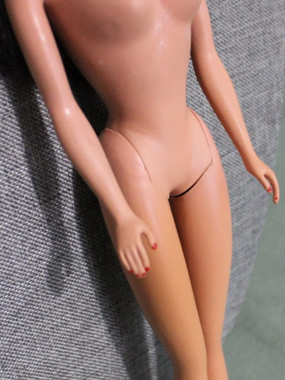 Vintage #4 Barbie Doll Solid Body Brunette Ponytail No Green Ear, Excellent